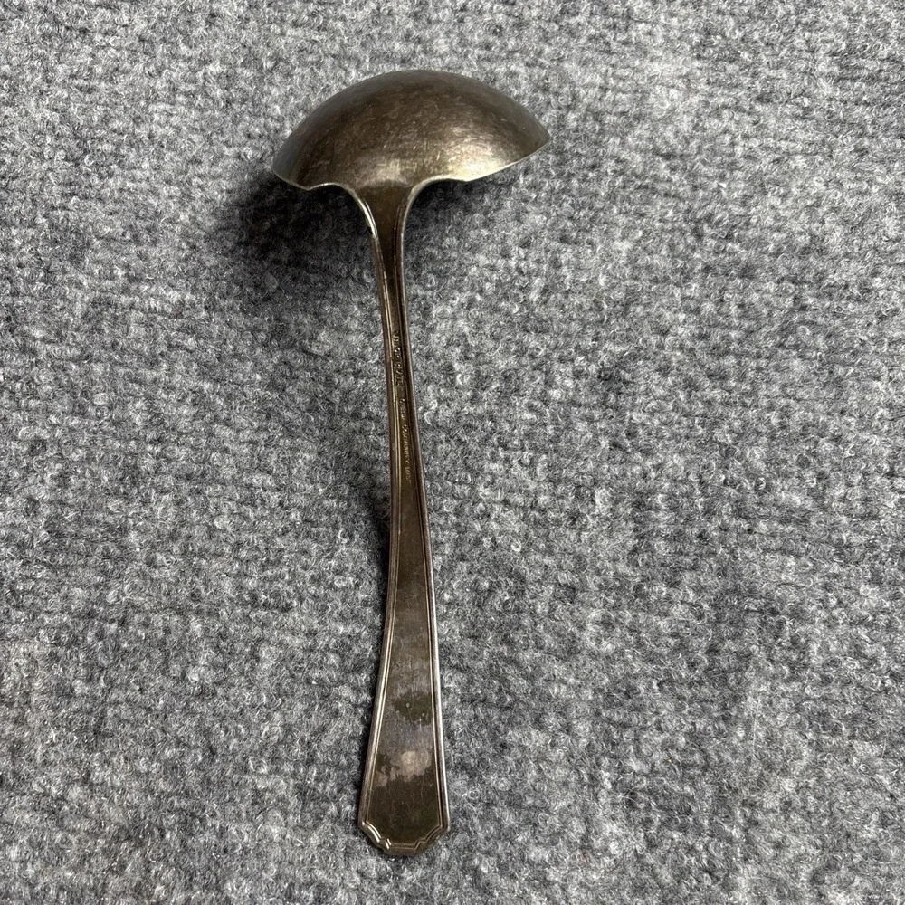 Oneida Community Queen Bess 1 Solid Gravy Ladle Silverplate 1924 Tudor Vintage